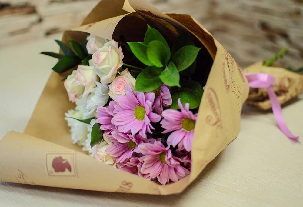 Букет улыбка в Олекминске Букет цветов из: Розы и Хризантемы в Олекминске