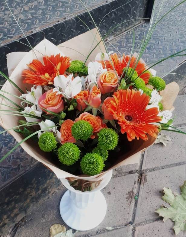 Букет огненно-рыжий в Олекминске Букет цветов из: Герберы, Хризантемы, Альстромерии и Розы в Олекминске