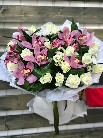 Букет цветов из: Розы и Хризантемы в Олекминске