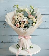 Букет Сказочное воображение в Олекминске Букет цветов из:  Розы и Лизиантусы в Олекминске
