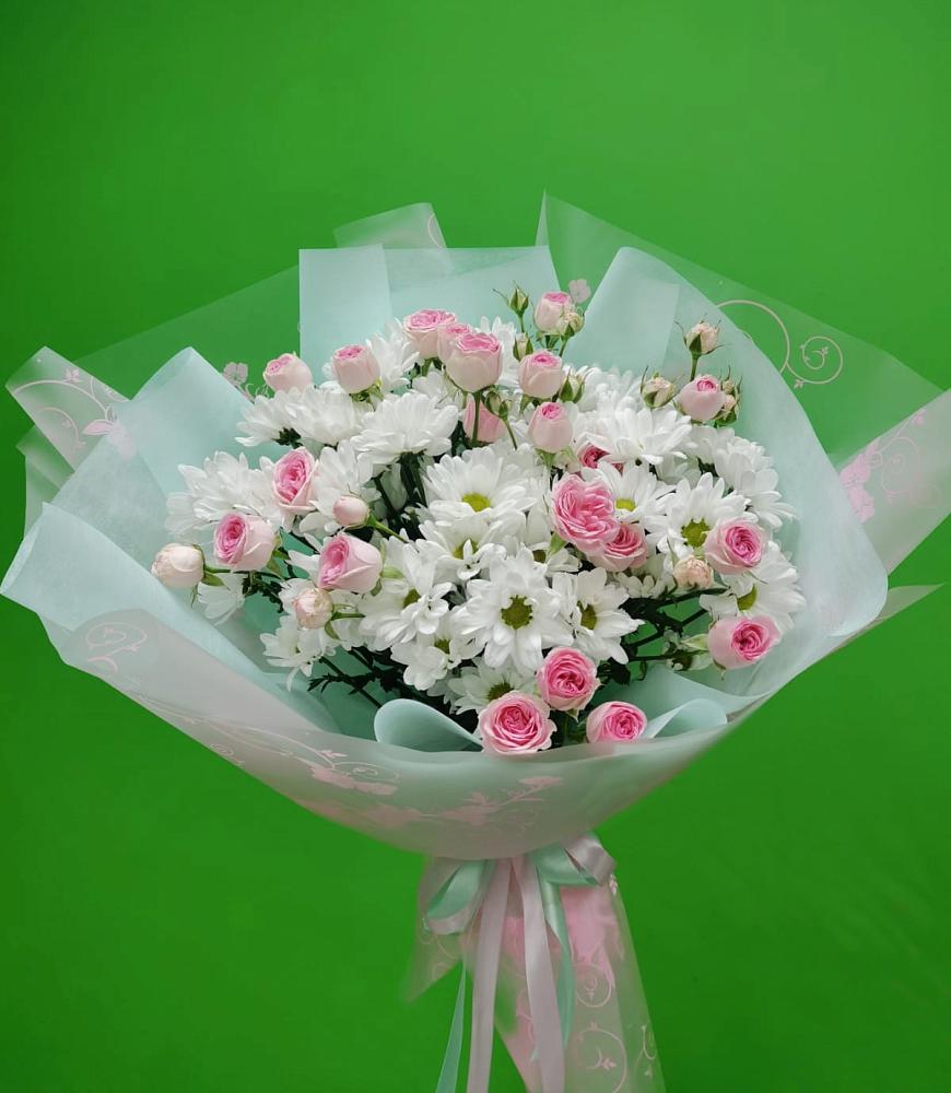 Букет влюбленный романтик в Олекминске Букет цветов из: Розы и Хризантемы в Олекминске