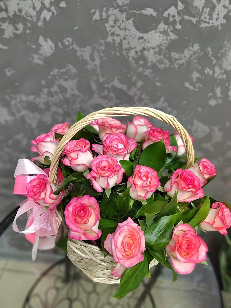 Композиция французская провинция в Олекминске Цветочная композиция из Розы в корзине в Олекминске