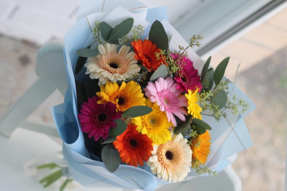 Букет мини герберы в Олекминске Букет цветов из: Герберы в Олекминске