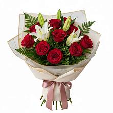 Букет высокая поэзия в Олекминске Букет цветов из:  Лилии и Розы в Олекминске