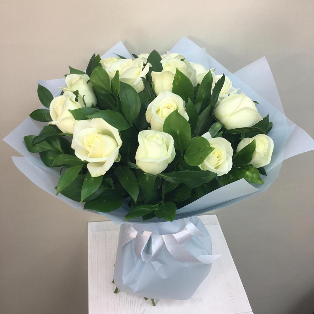 15 Белых роз Проуд в Олекминске Букет 15 Белых роз Проуд в Олекминске