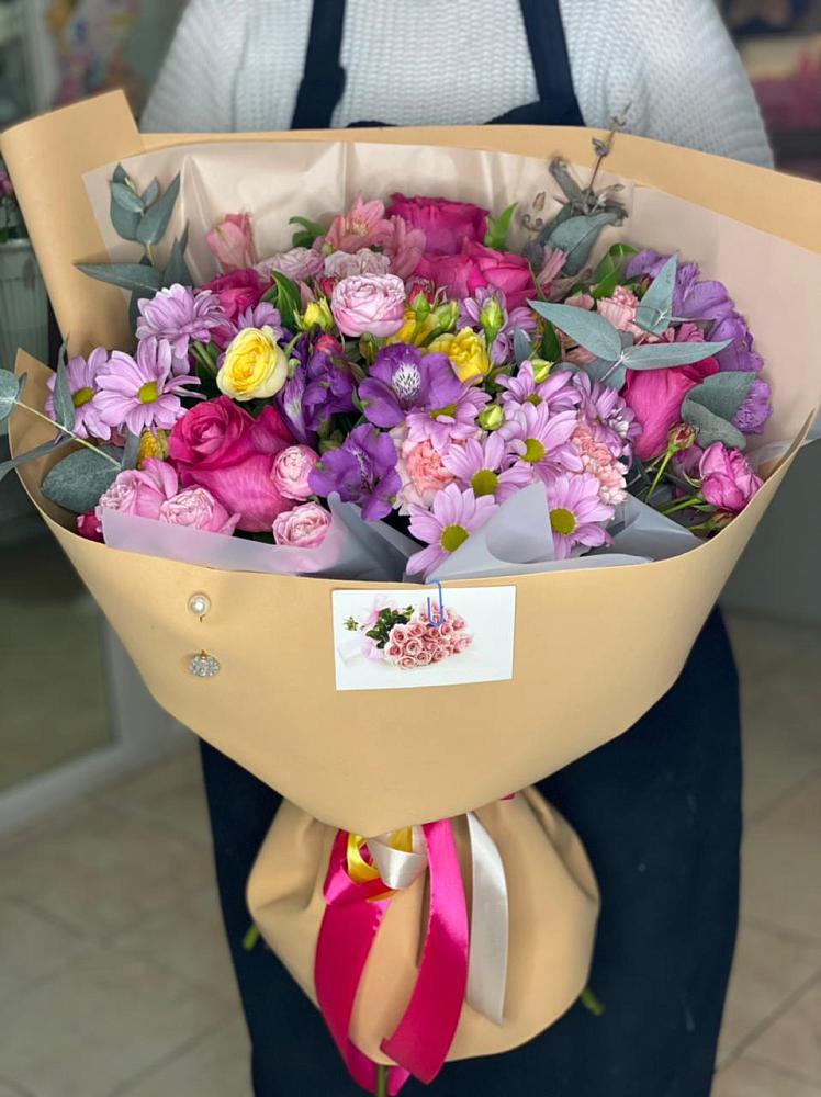 Букет вдохновленный любовью в Олекминске Букет цветов из: Хризантемы, Гвоздики и Альстромерии в Олекминске