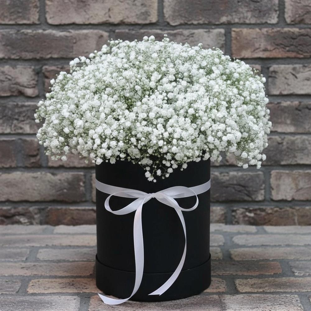 Композиция коробка гипсофил в Олекминске Цветочная композиция из Гипсофила в шляпной коробке в Олекминске