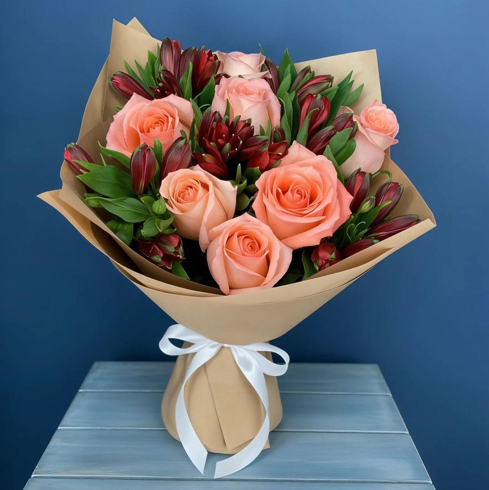 Букет Сплетённые любовью в Олекминске Букет цветов из: Розы и Альстромерии в Олекминске