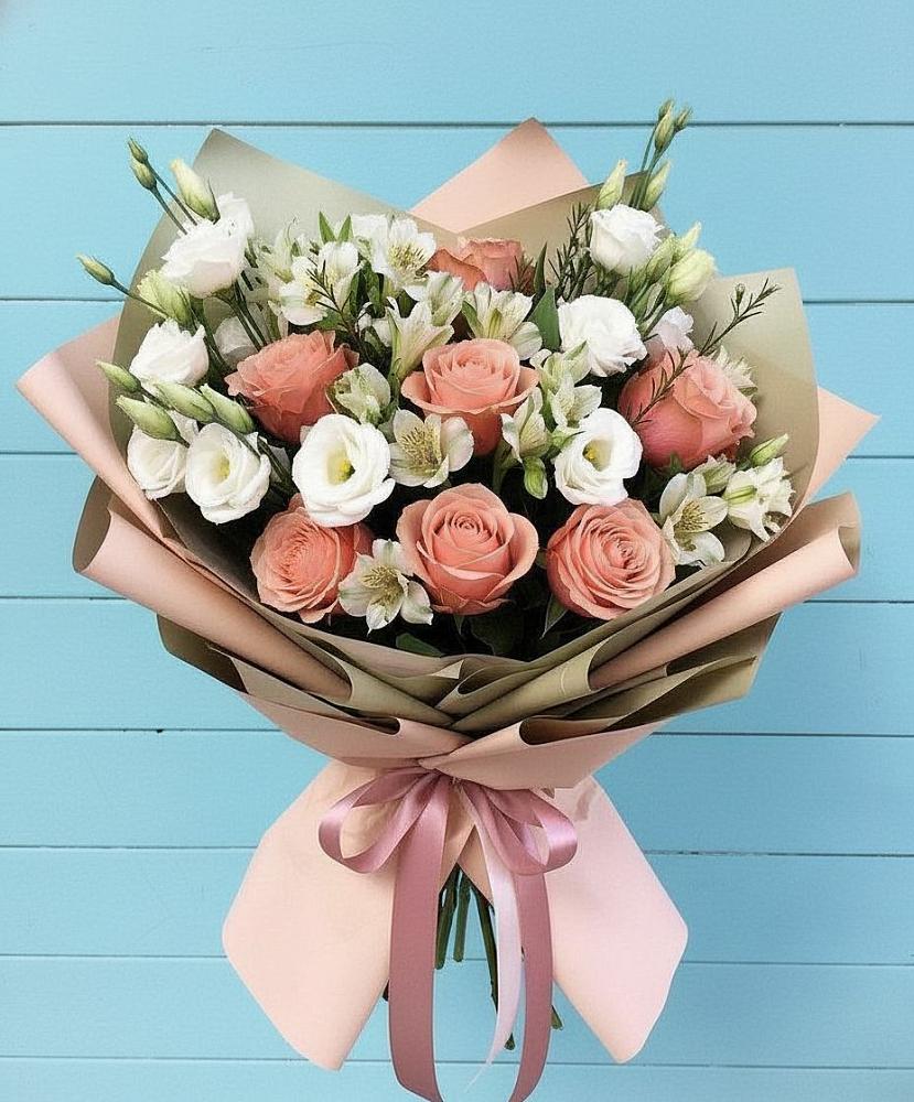 Букет олимп в Олекминске Букет цветов из: Розы, Альстромерии и Лизиантусы в Олекминске