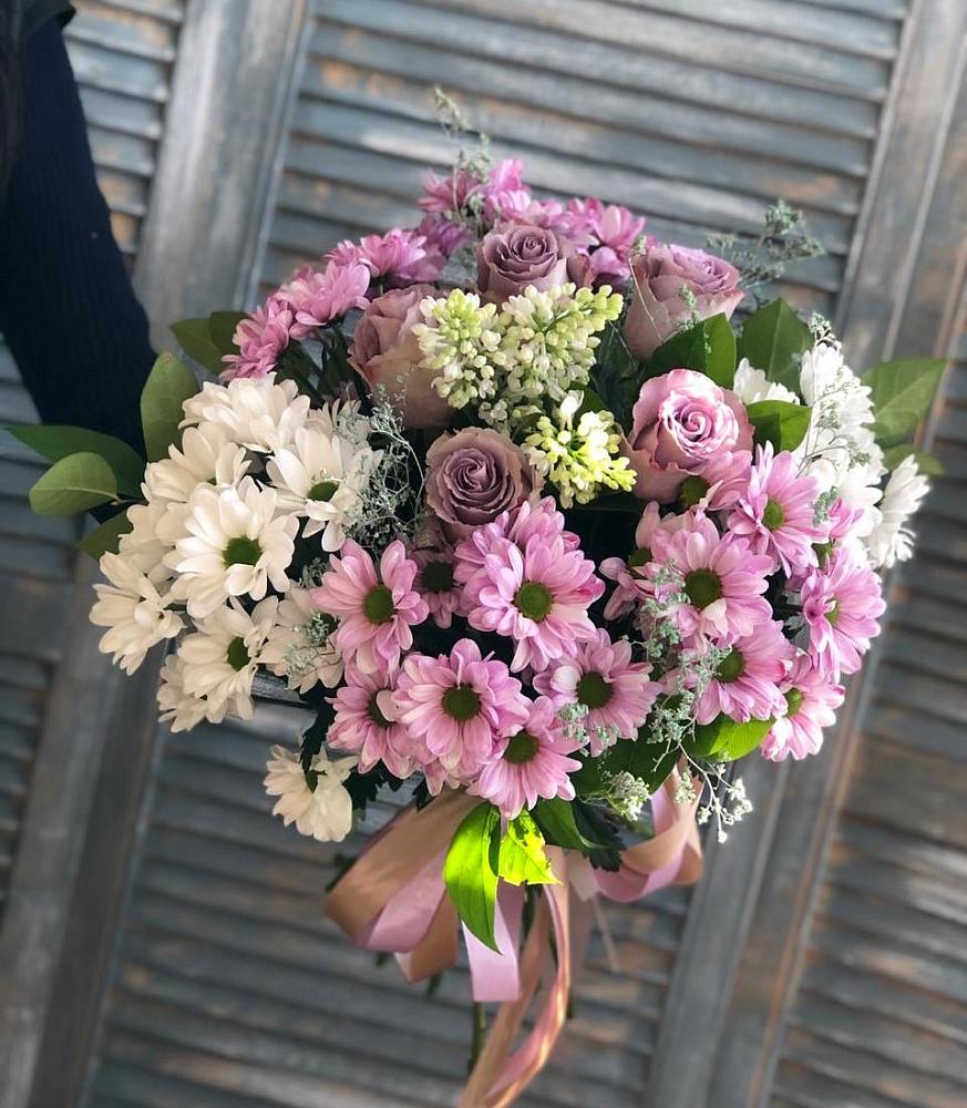 Букет Цветочный шарм в Олекминске Букет цветов из: Хризантемы и Розы в Олекминске