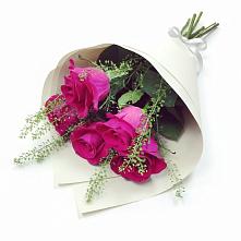 Букет ярко-розовый в Олекминске Букет цветов из:  Розы в Олекминске