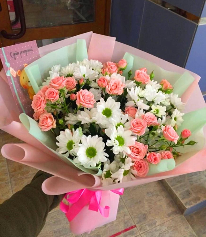 Букет Жемчужная россыпь в Олекминске Букет цветов из: Розы и Хризантемы в Олекминске