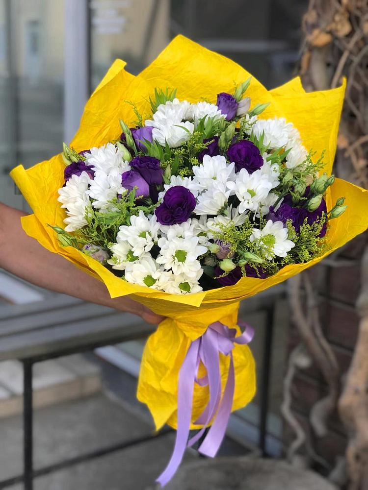 Букет облака в Олекминске Букет цветов из: Ирисы, Хризантемы и Ромашки в Олекминске