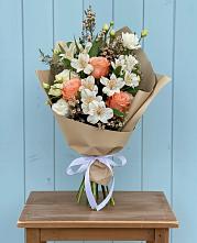 Букет яркий комплимент #REPLACE_PRED# Олекминске Букет цветов из:  Альстромерии, Лизиантусы, Розы и Хризантемы #REPLACE_PRED# Олекминске