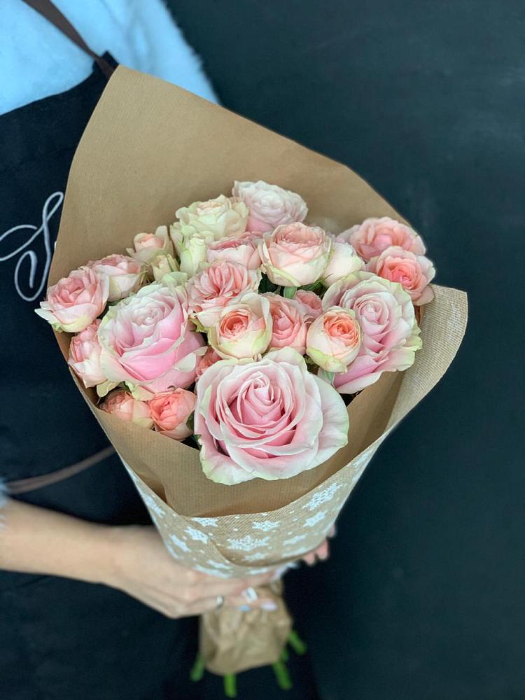 Букет ванильный зефир в Олекминске Букет цветов из: Хризантемы и Розы в Олекминске