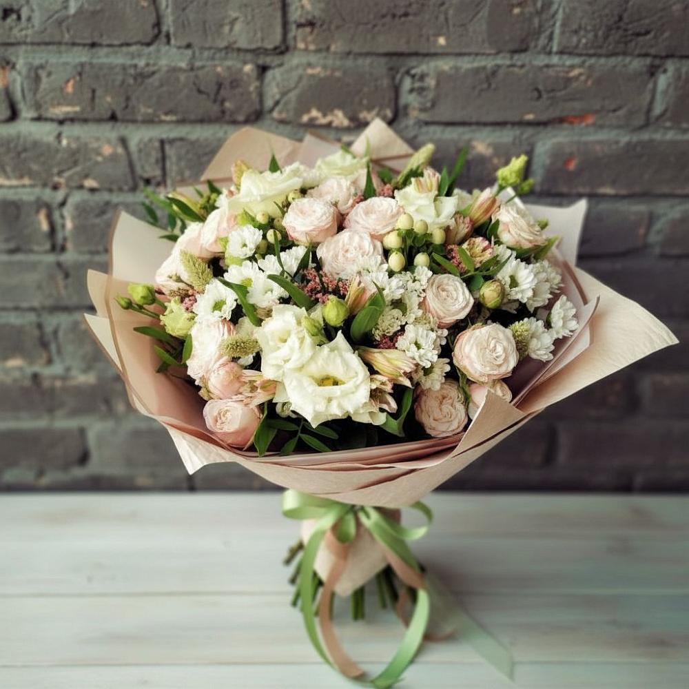 Букет нежное ассорти в Олекминске Букет цветов из: Альстромерии, Розы и Хризантемы в Олекминске