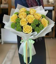 Букет сочно-зеленый в Олекминске Букет цветов из:  Хризантемы и Розы в Олекминске