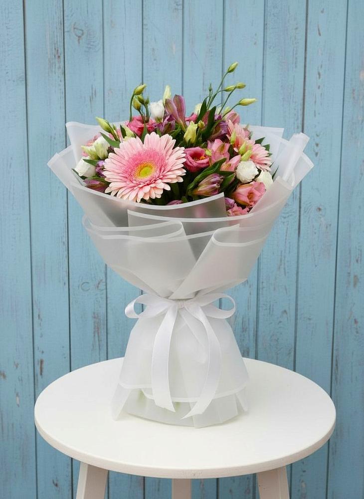 Букет прохладный бриз в Олекминске Букет цветов из: Герберы, Альстромерии и Лизиантусы в Олекминске