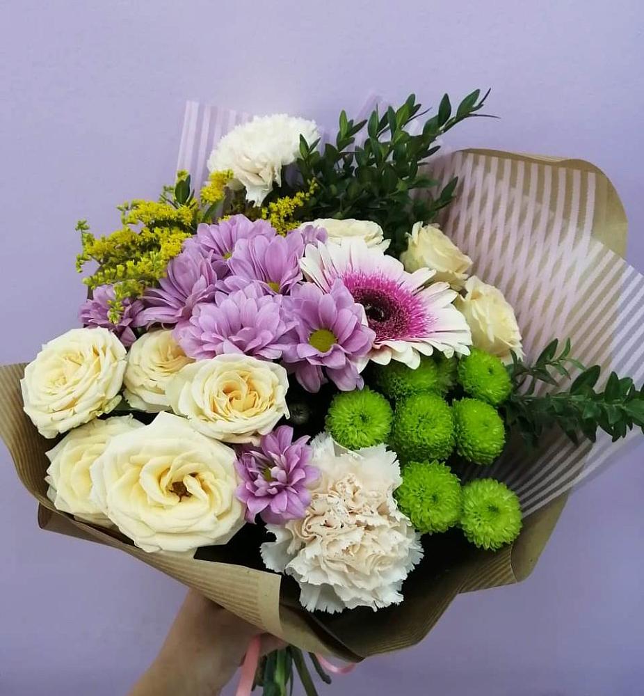 Букет магия в Олекминске Букет цветов из: Хризантемы, Розы, Гвоздики и Герберы в Олекминске