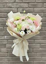 Букет Трепет мечты в Олекминске Букет цветов из:  Гвоздики, Розы, Лизиантусы и Хризантемы в Олекминске
