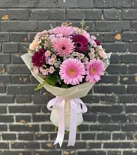 Букет яркие краски в Олекминске Букет цветов из:  Герберы и Хризантемы в Олекминске