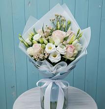 Букет очаровательный аромат в Олекминске Букет цветов из:  Розы и Лизиантусы в Олекминске