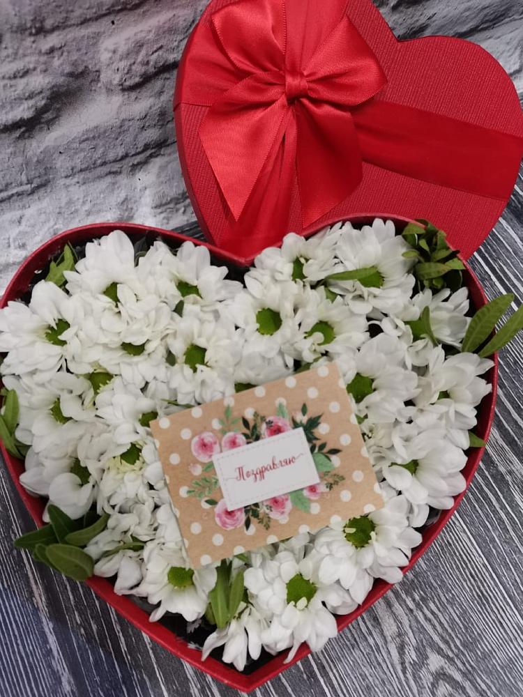 Композиция сплетение судьбы в Олекминске Цветочная композиция из Хризантемы в виде сердца в Олекминске