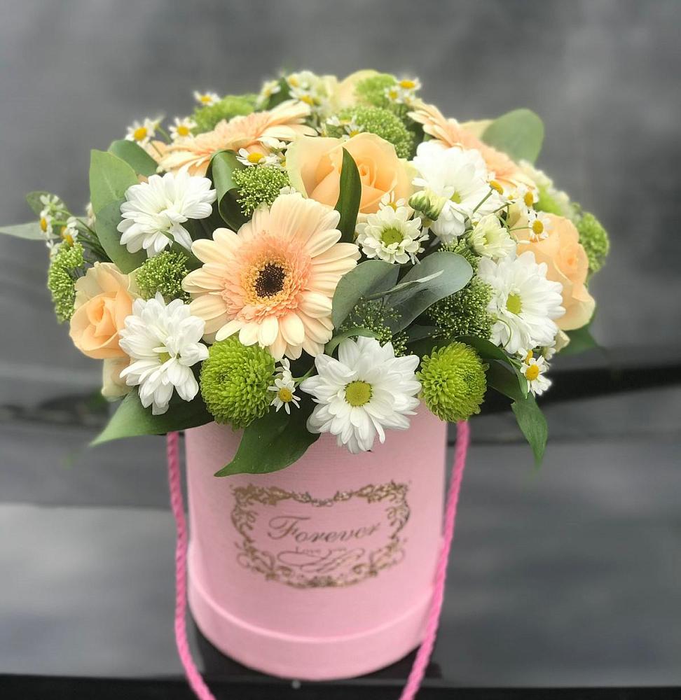 Композиция маленькая прелесть в Олекминске Цветочная композиция из Розы, Герберы и Хризантемы в шляпной коробке в Олекминске