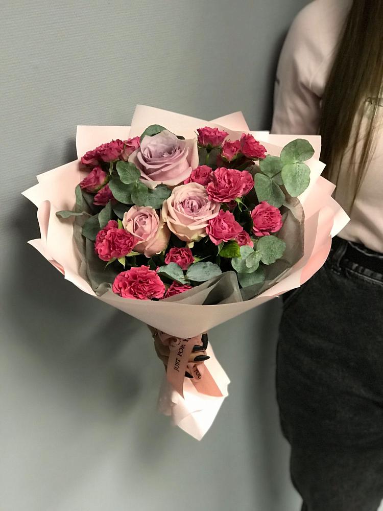 Букет восхищение в Олекминске Букет цветов из: Гвоздики и Розы в Олекминске