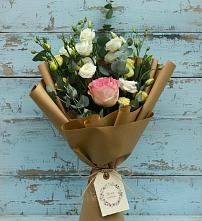 Букет нежный привет в Олекминске Букет цветов из:  Розы и Лизиантусы в Олекминске