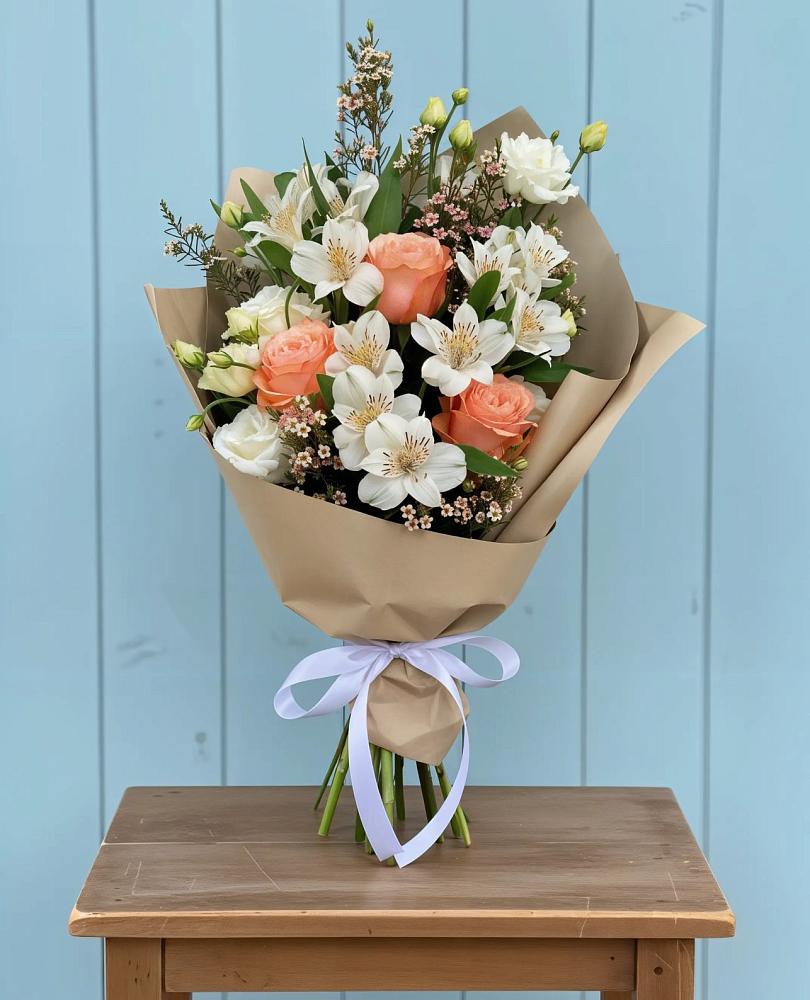 Букет яркий комплимент в Олекминске Букет цветов из: Альстромерии, Лизиантусы, Розы и Хризантемы в Олекминске